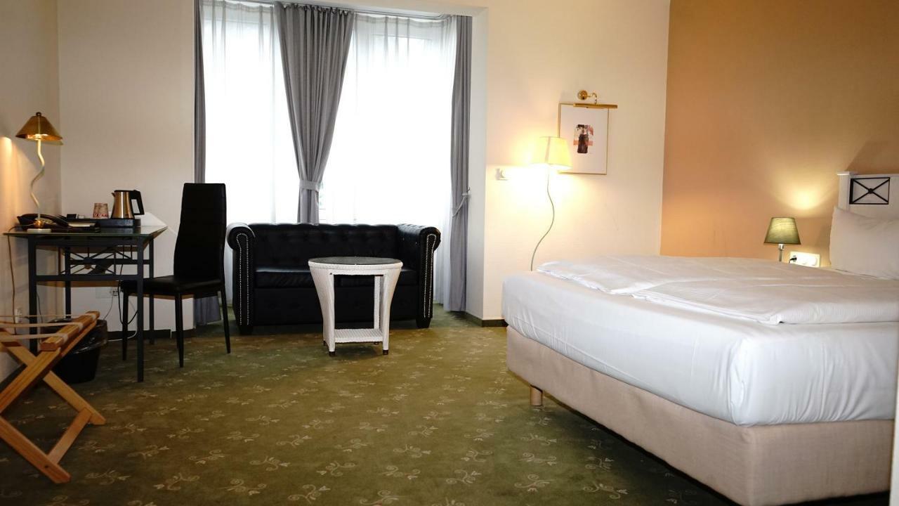 Double Room,813152058:JPEG